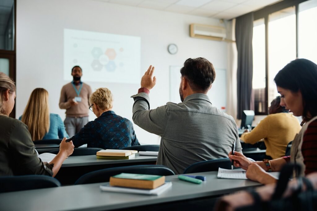 how to conduct leadership training